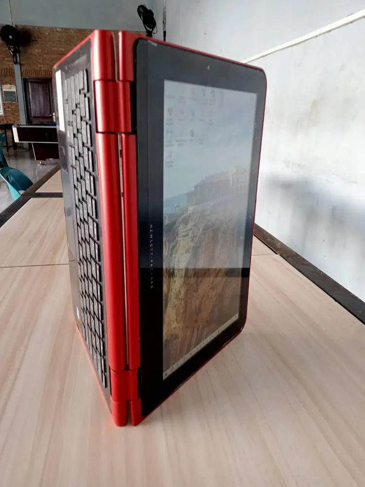 hp X360 Convertible (2 in 1) / 11.6 / SSD 128Gb / 4Gb / 2 Jam / Kotak