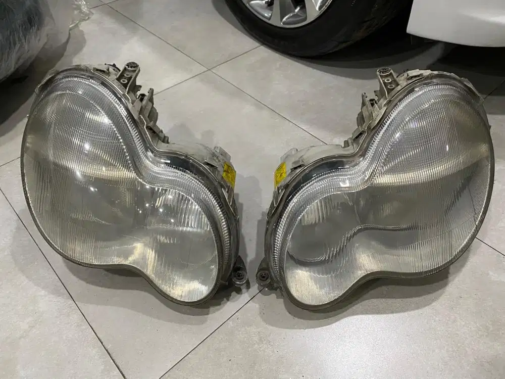 Lampu depan mercedes benz C200 W203 originale