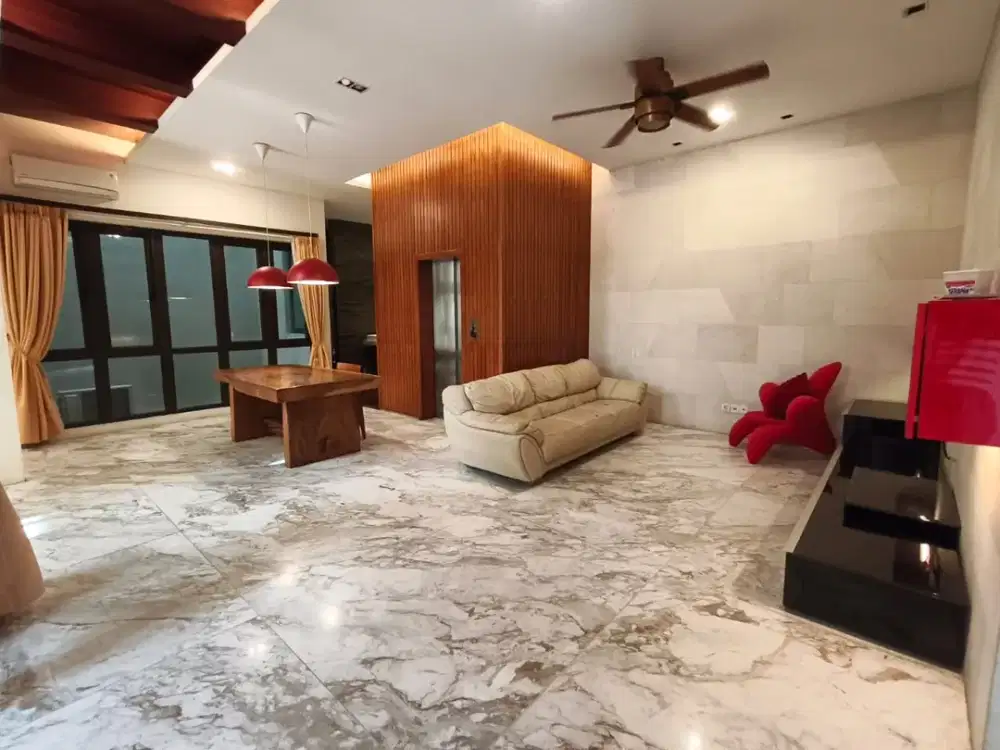 Rumah TownHouse Springhill Kemayoran 189m 4 lantai, furnish rapi dan siap huni, private lift