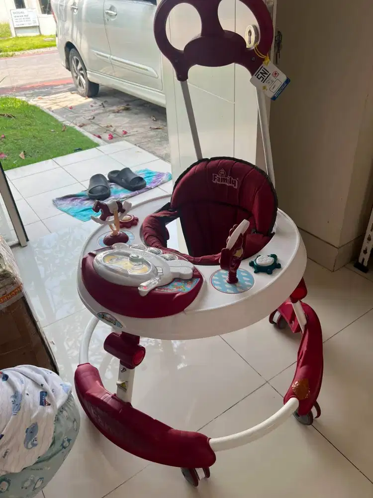 BABY WALKER FAMILY LIKE NEW MUSIC + MAINAN