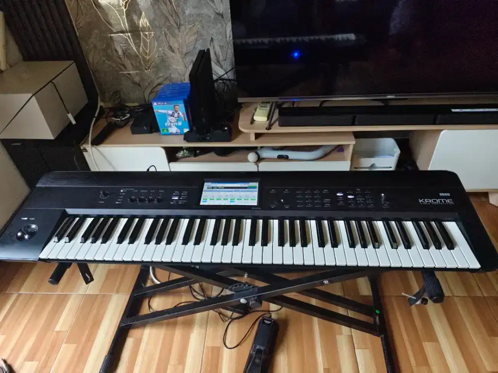 Piano Korg Krome 73 garansi like new bonus 2 juta jual cepat keyboard