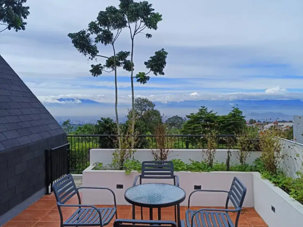 DIJUAL RUMAH VILLA LOKASI LEMBANG BANDUNG SERSAN BAJURI UDARA SEJUK