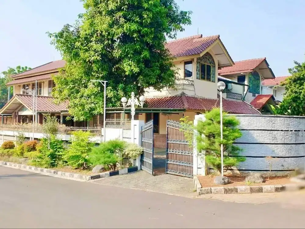 Rumah Mewah Cantik  Halaman Luas di Lebak Bulus, Jakarta Selatan.