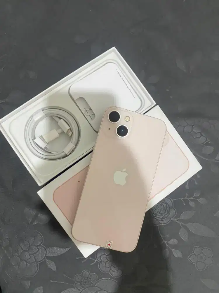 iPhone 13 inter pink