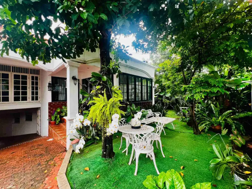 Dijual rumah semi furnish lokasi strategis di Cilandak Timur