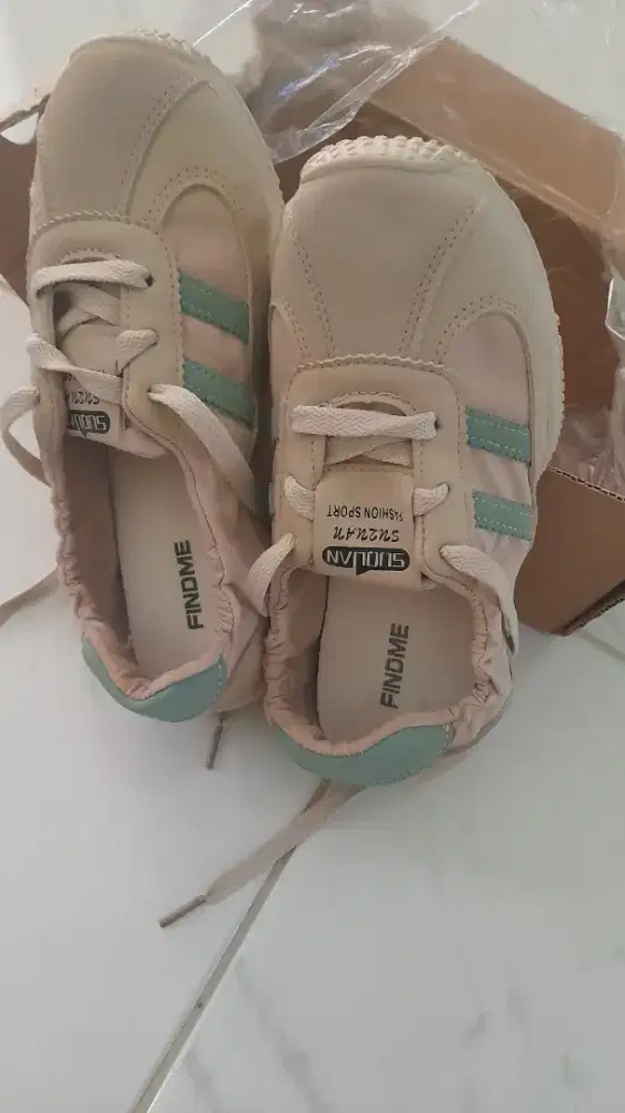 Sepatu wanita dewasa