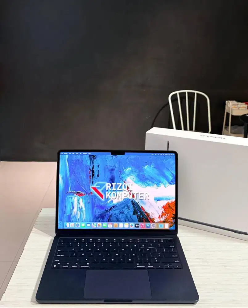 MACBOOK AIR M2 2022  Apple M2 CPU 8 Core RAM 8GB SSD 256GB