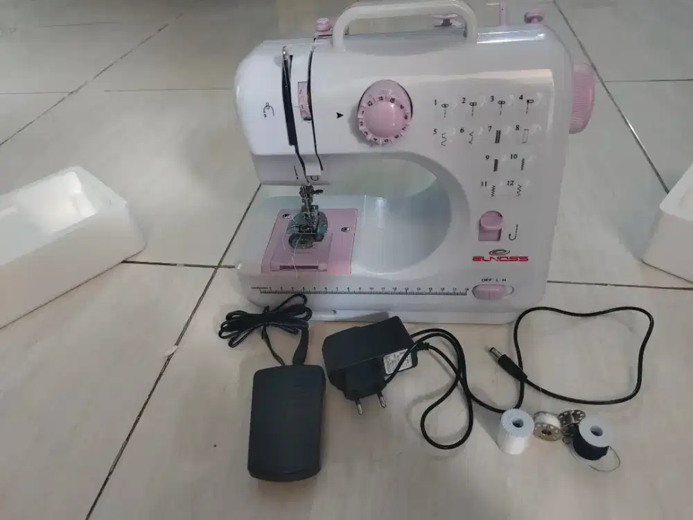 Mesin jahit mini portable kondidi seperti baru