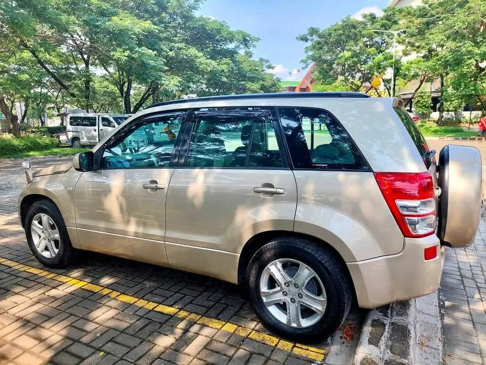 SUZUKI GRAND VITARA JLX AT 2.0 GOLD CHAMPAGNE ANTIK ISTIMEWA