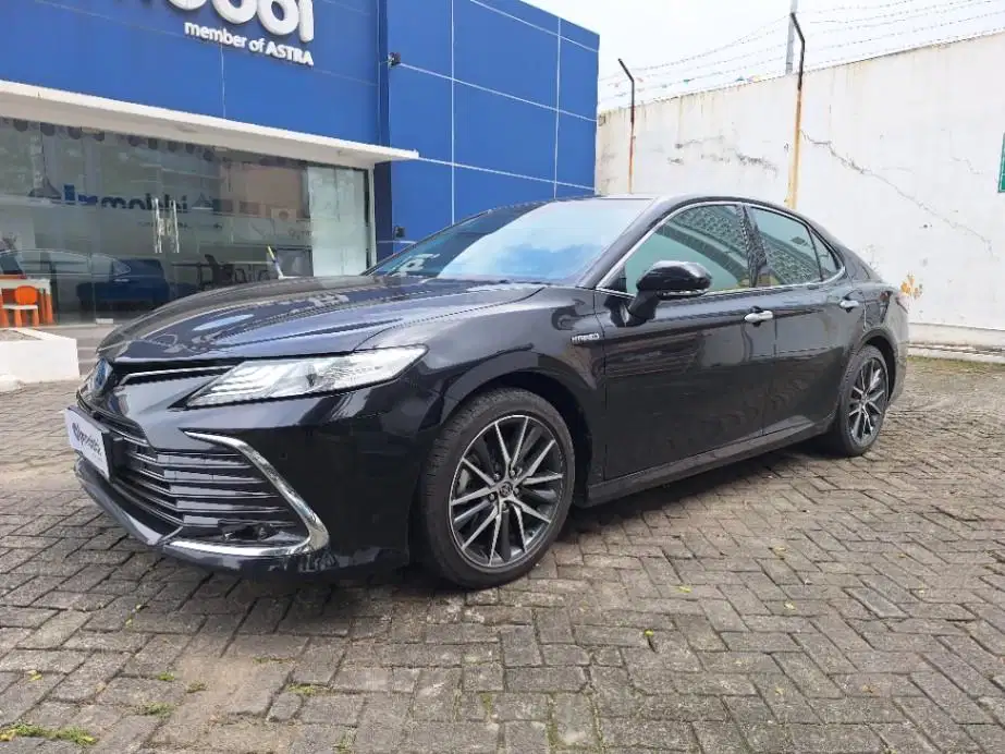 DP MURAH Toyota Camry 2.5 Hybrid-AT 2021  CNREB
