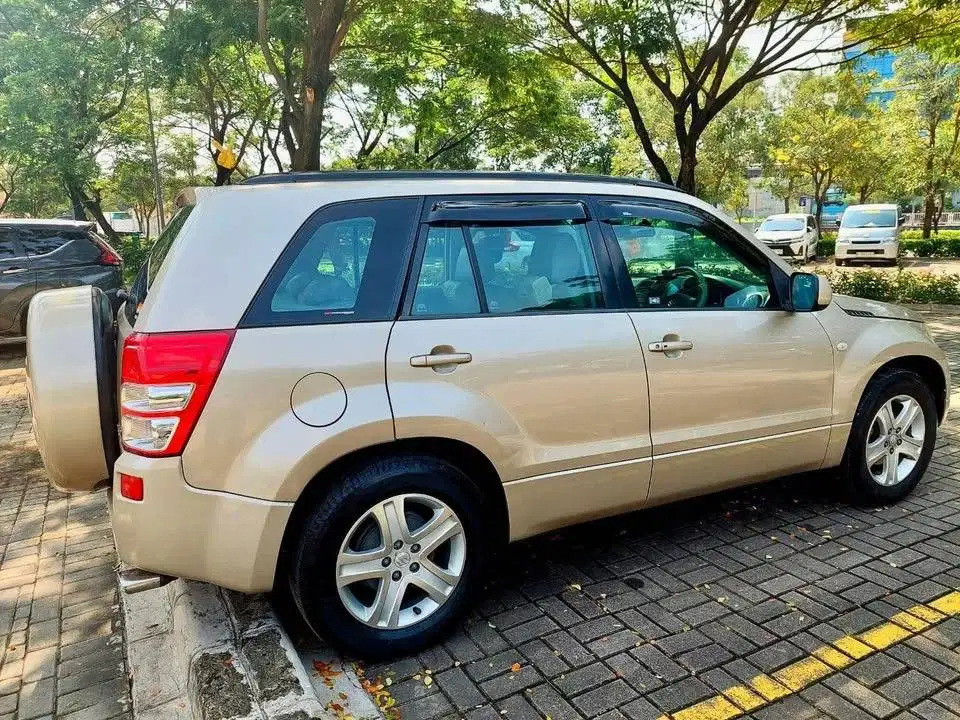 FS !! SUZUKI GRAND VITARA JLX AT 2.0 ISTIMEWA