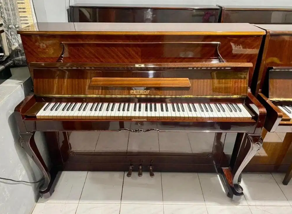 Piano PETROF Chippendale