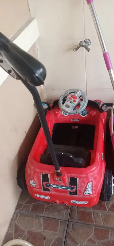 Mainan mobil mobilan dorong anak