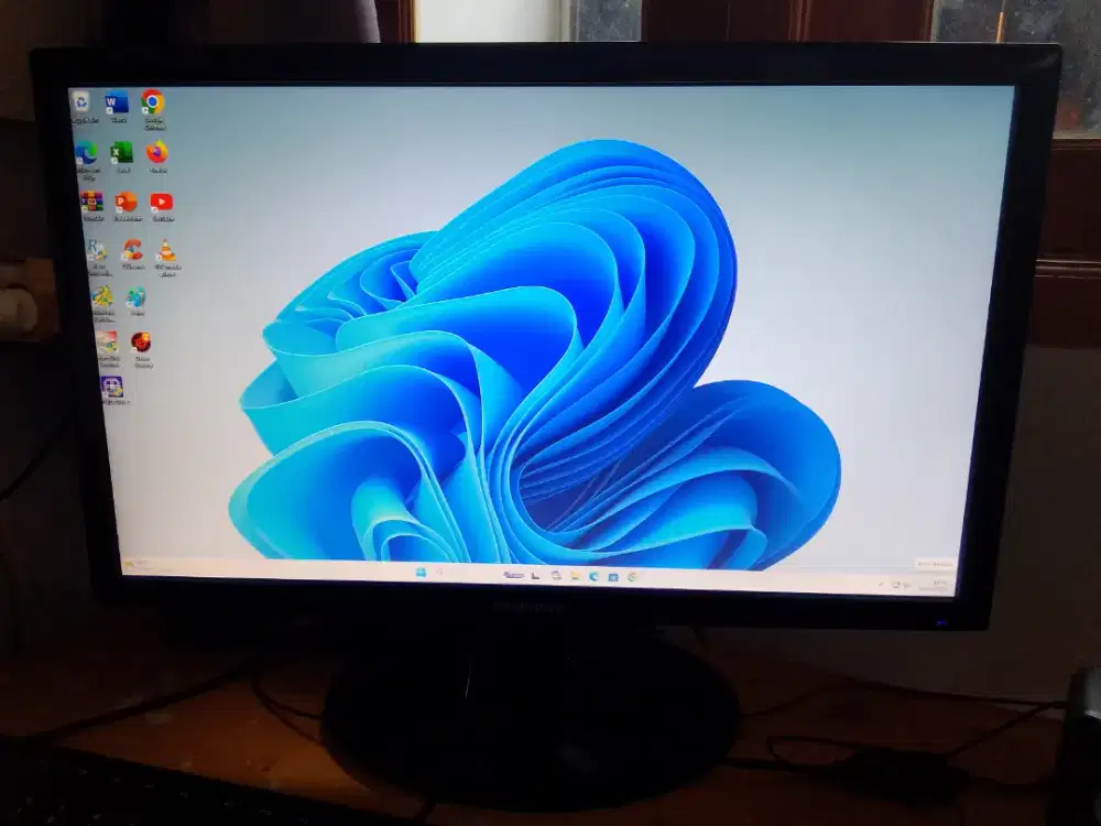 Monitor LED Samsung 22  mulus tanpa minus.