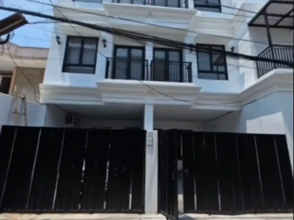 Rumah Baru 3 Lantai Taman Ratu Desgin American