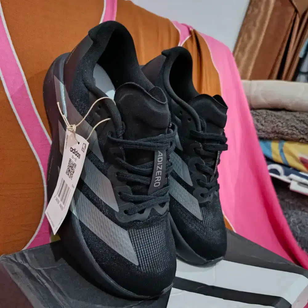 Sale...Adizero Evo SL Hitam Putih
Size 40 Insole 25 cm