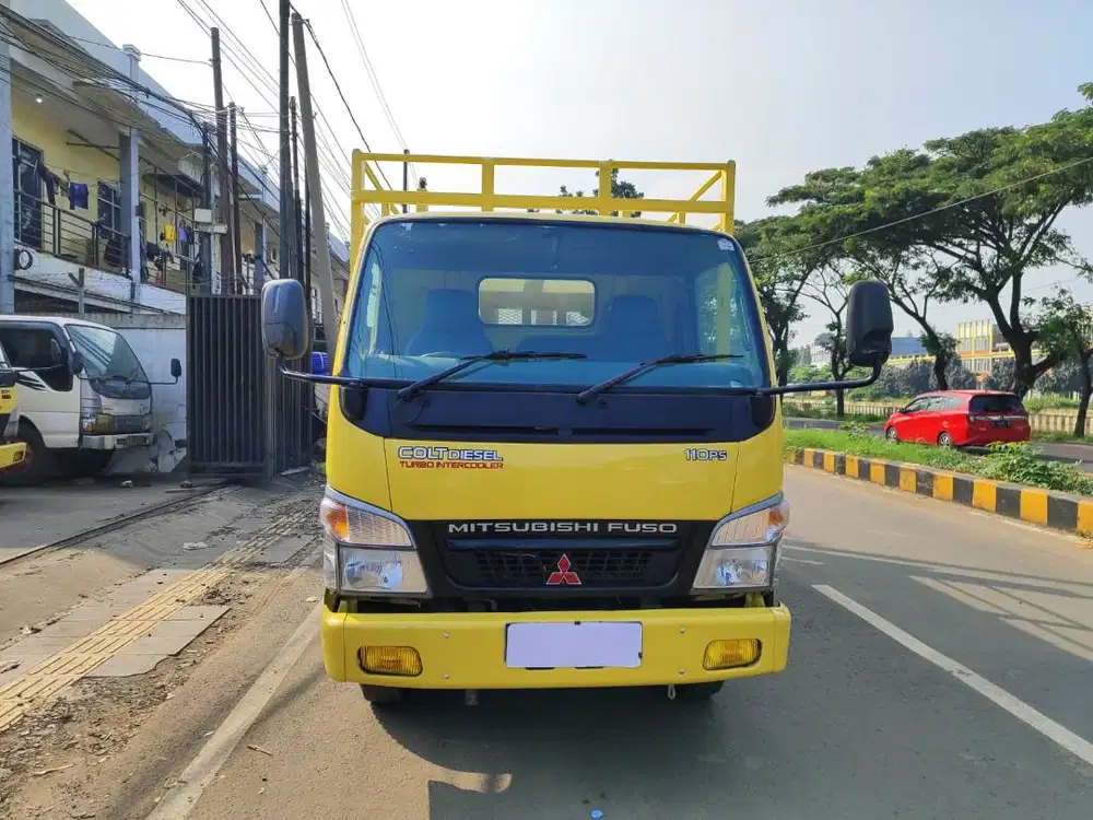 Mitsubishi Canter Colt Diesel FE71 L 4 Roda Bak 2 susun Tahun 2012