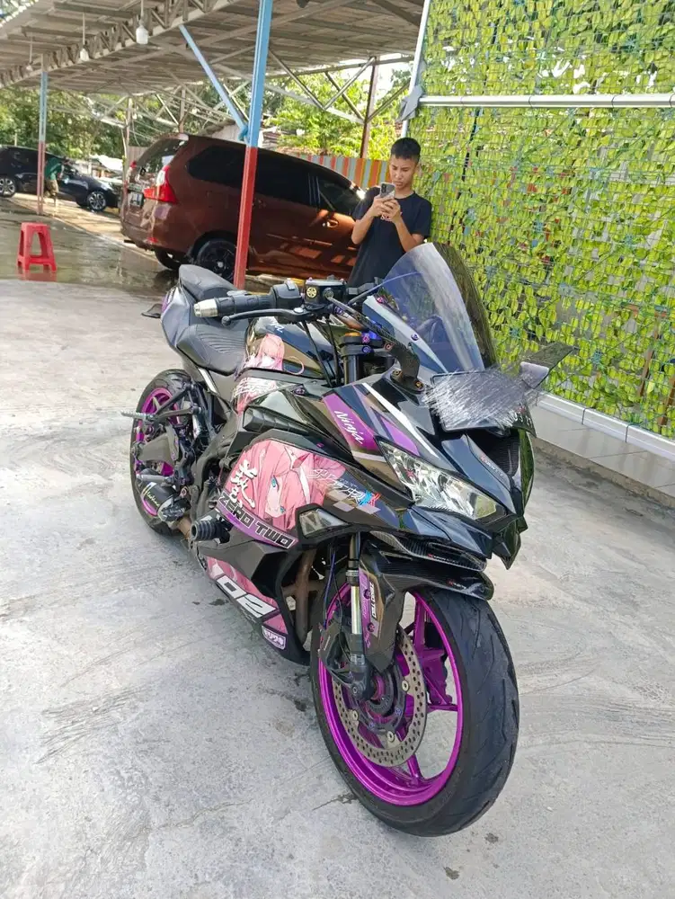 Kawasaki Ninja ZX-25R Modif Rapi Full Carbon | Leovince | Ban Pirelli