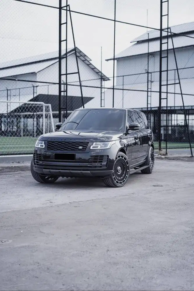 NIK 2018 Range Rover Vogue LWB Black on Black