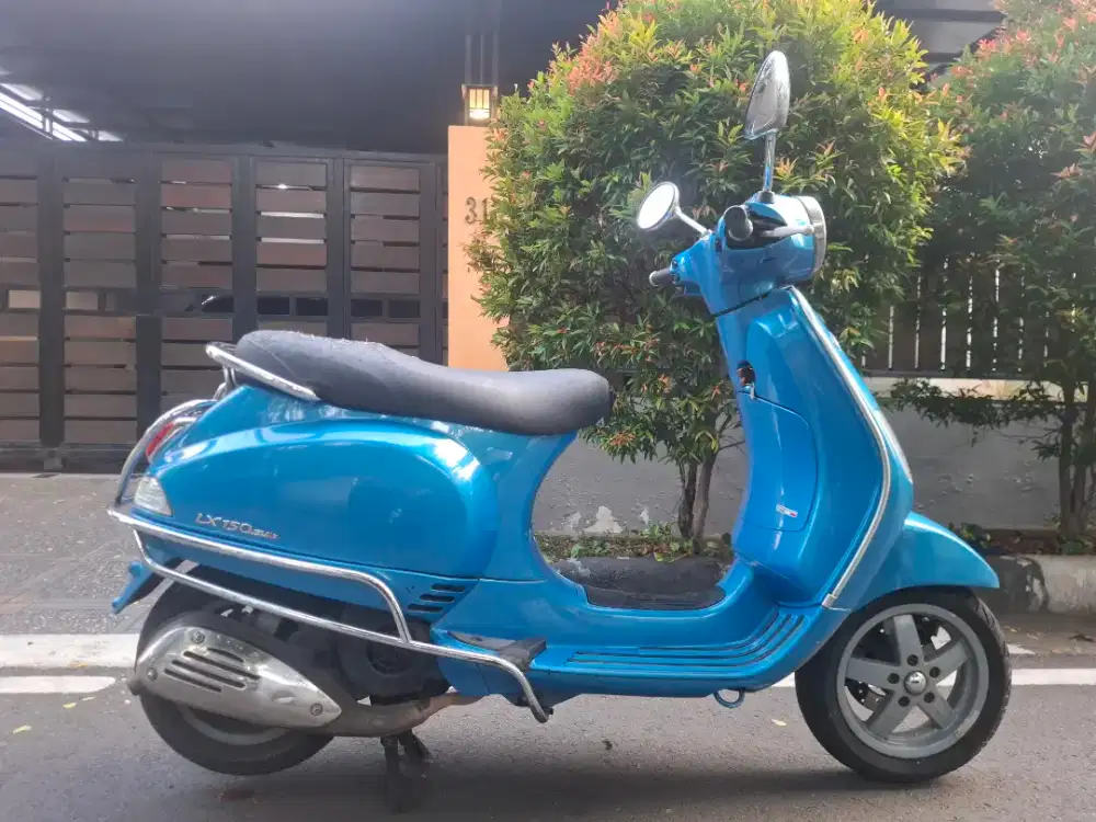 Vespa lx 150 2013 lengkap bpkb stnk