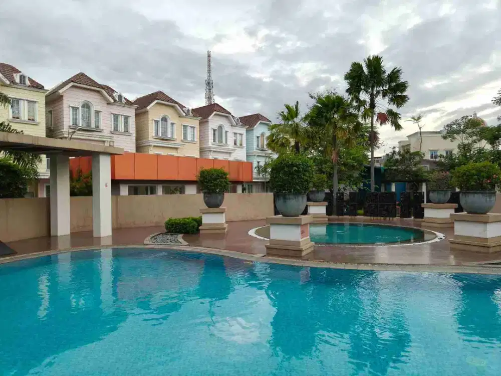 Turun Harga! Rumah Montana Village Gading Serpong 3 Lantai SHM – Depan Kolam Renang, 1,45M