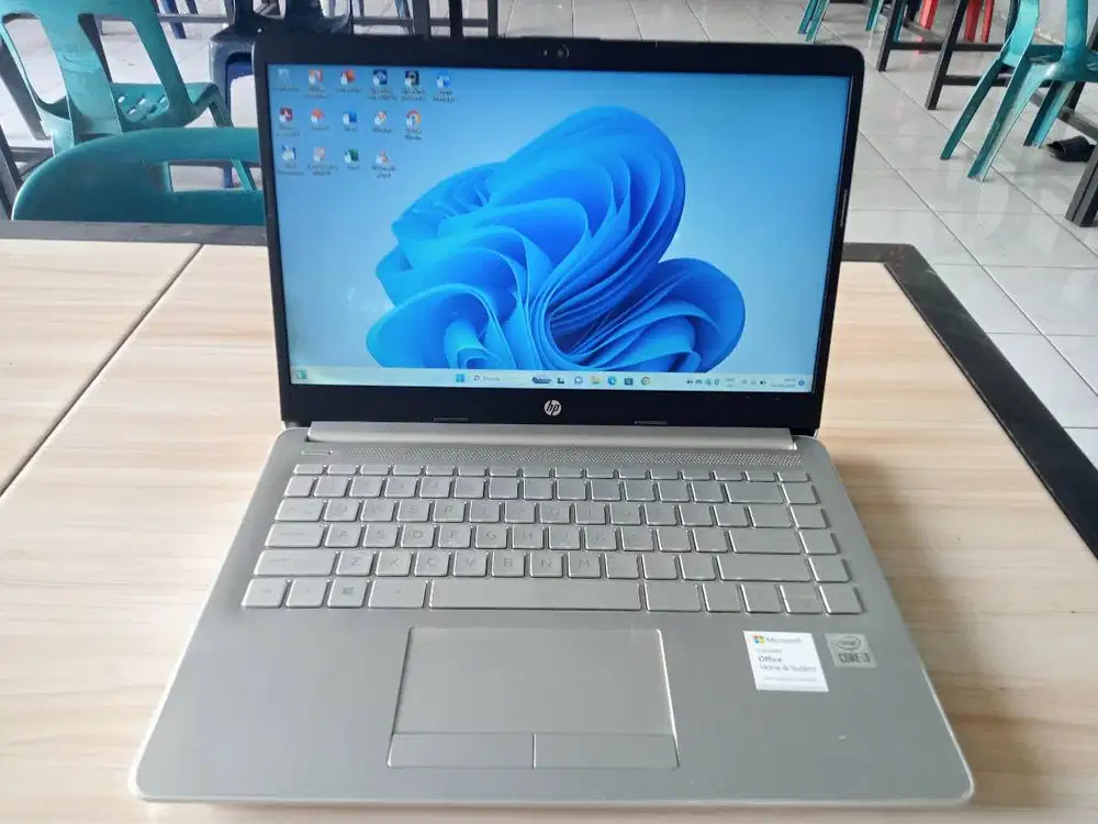 hp 14 / Core i3 Gen-10 / SSD nVMe 512Gb / 8Gb / 2Jam / TAS / LED Panu