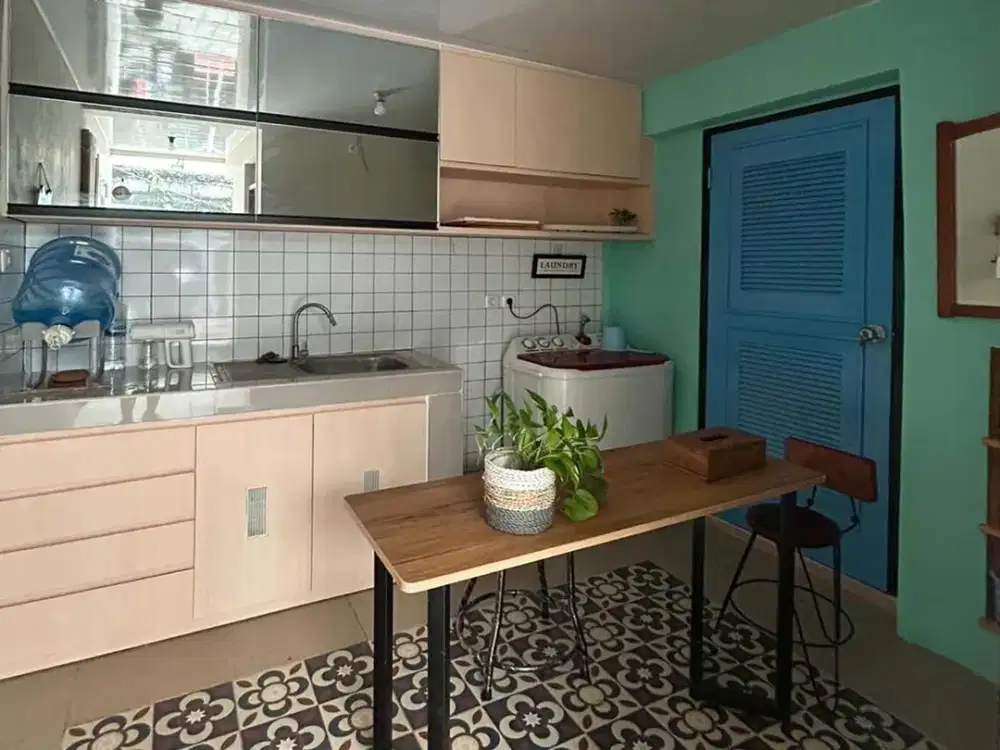 Kost + Parkir Mobil AC Wi-Fi, Waterheater + Fully Furnished, di Jakarta Barat