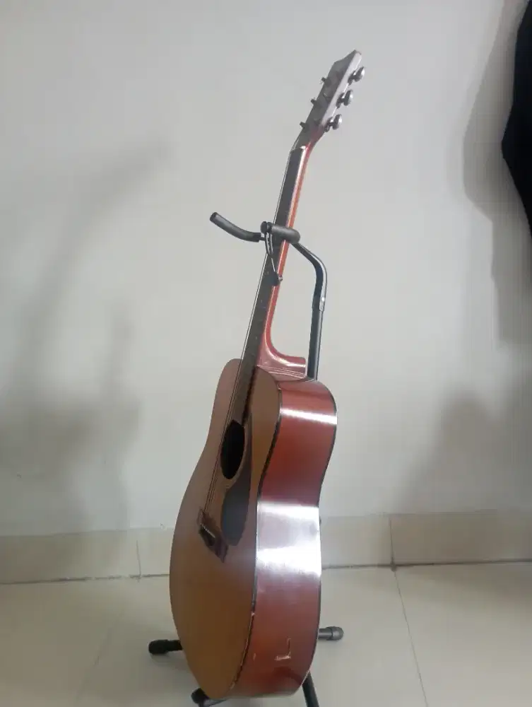 yamaha akustik F 210 (strings)