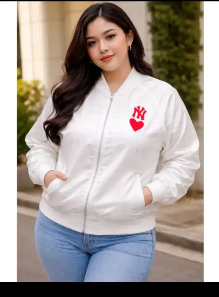 Jaket MLB NY Yankees Heart Patch White (Like New) Unisex