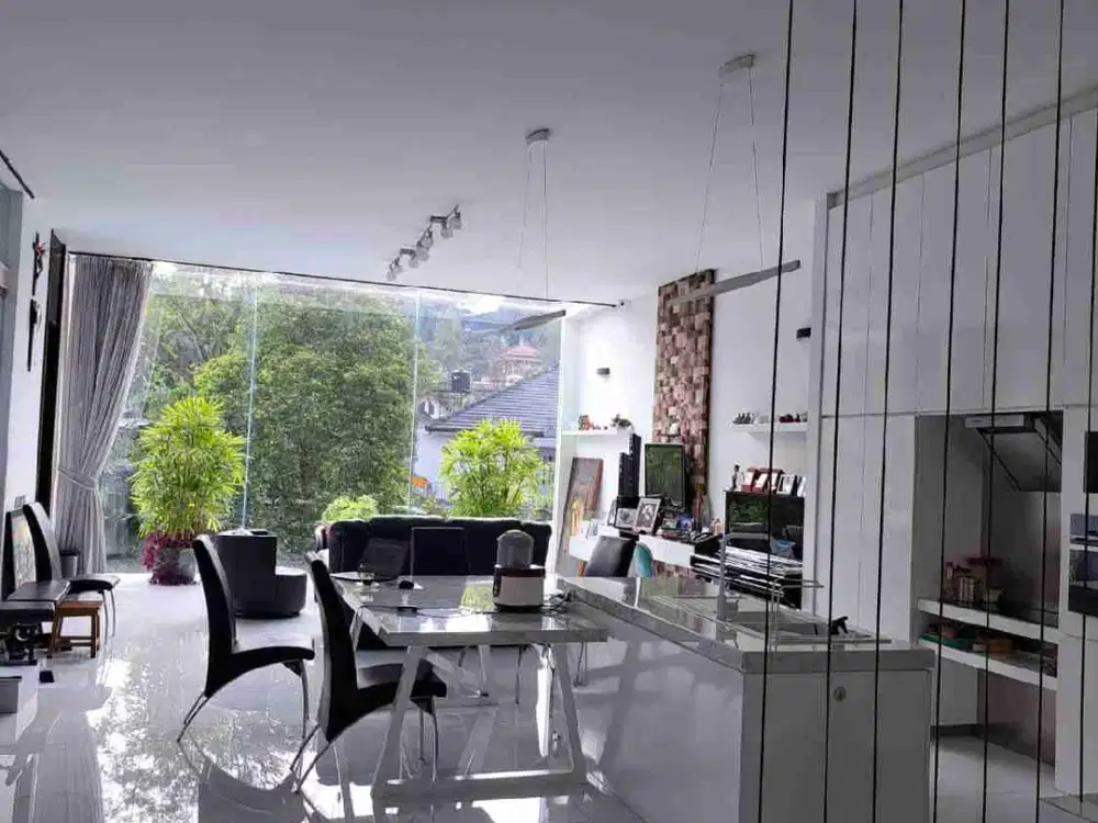 Dijual Rumah Bagus Siap Huni di Parahyangan Rumah Villa PRV Furnis dan ada Kolam Renang Sarijadi Bandung