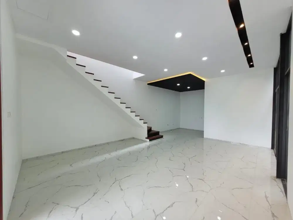 Rumah Baru Mewah TUrun Harga 2 lantai SHM di Setraduta Grande, Bandung