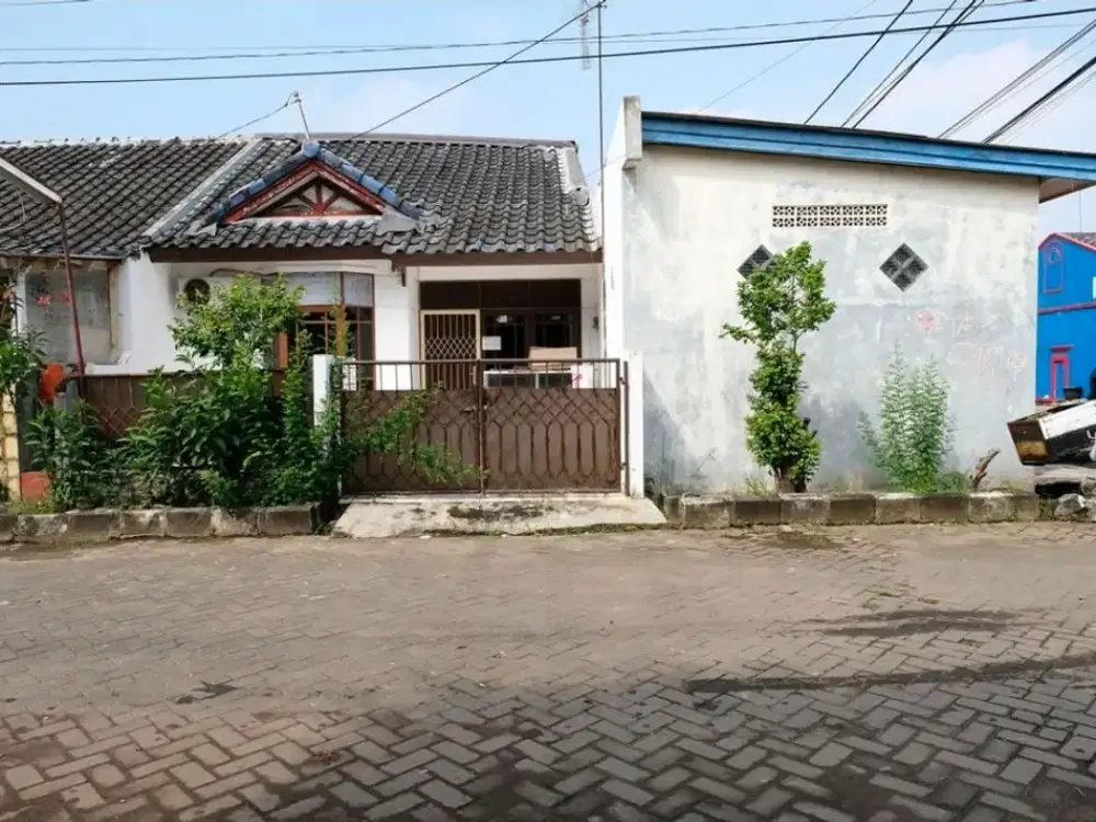 Dijual Rumah Hook Samping Kios di Harapan Indah