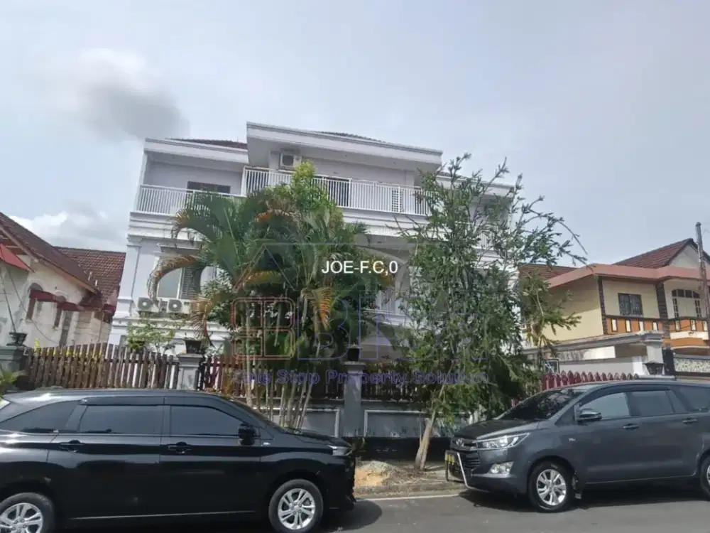 Rumah Semi Furnish 3 Lantai 14 Kamar Tidur di Rosedale Batam Center