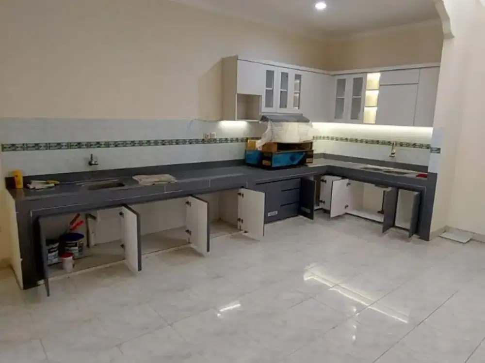 Dijual rumah 2 lantai di grisenda