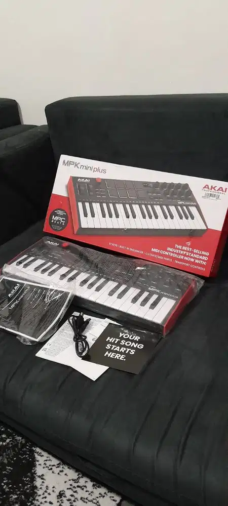 Akai MPK Mini Plus USB Keyboard Midi Pad Rotary Controller Like New