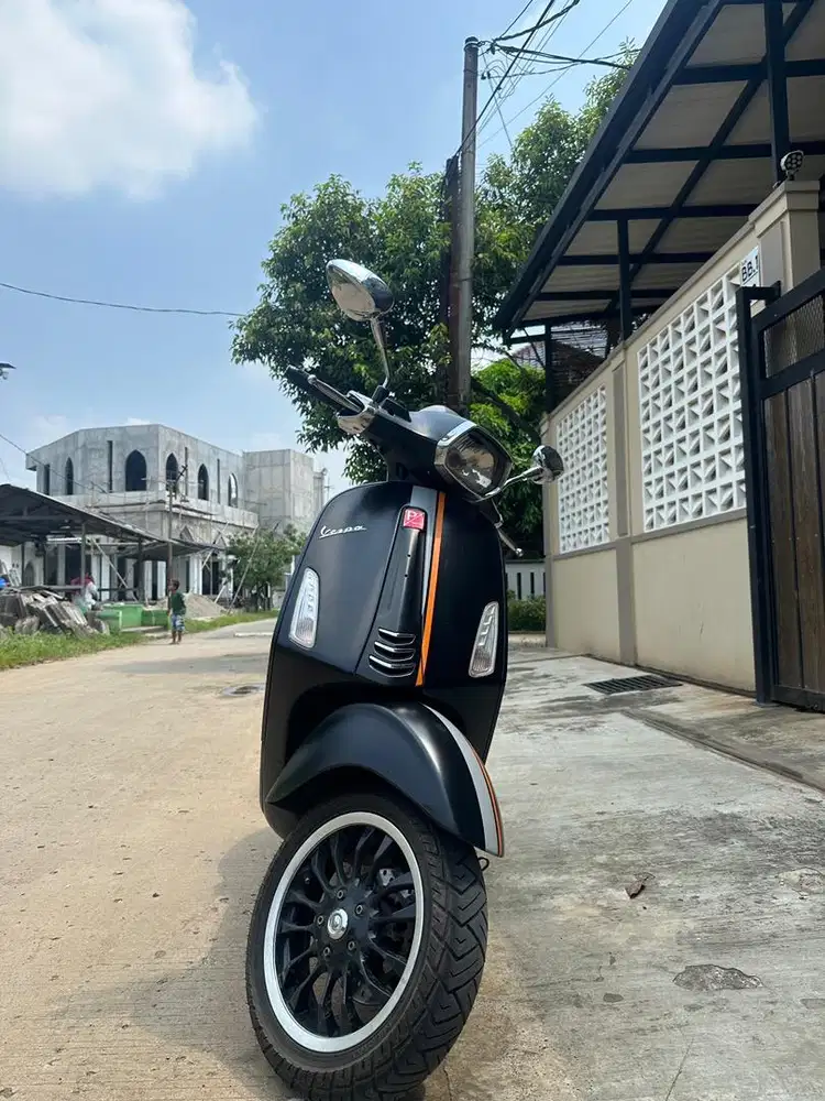 Vespa Sprint Spesial Edition Tahun 2015 150 3v Black Edition