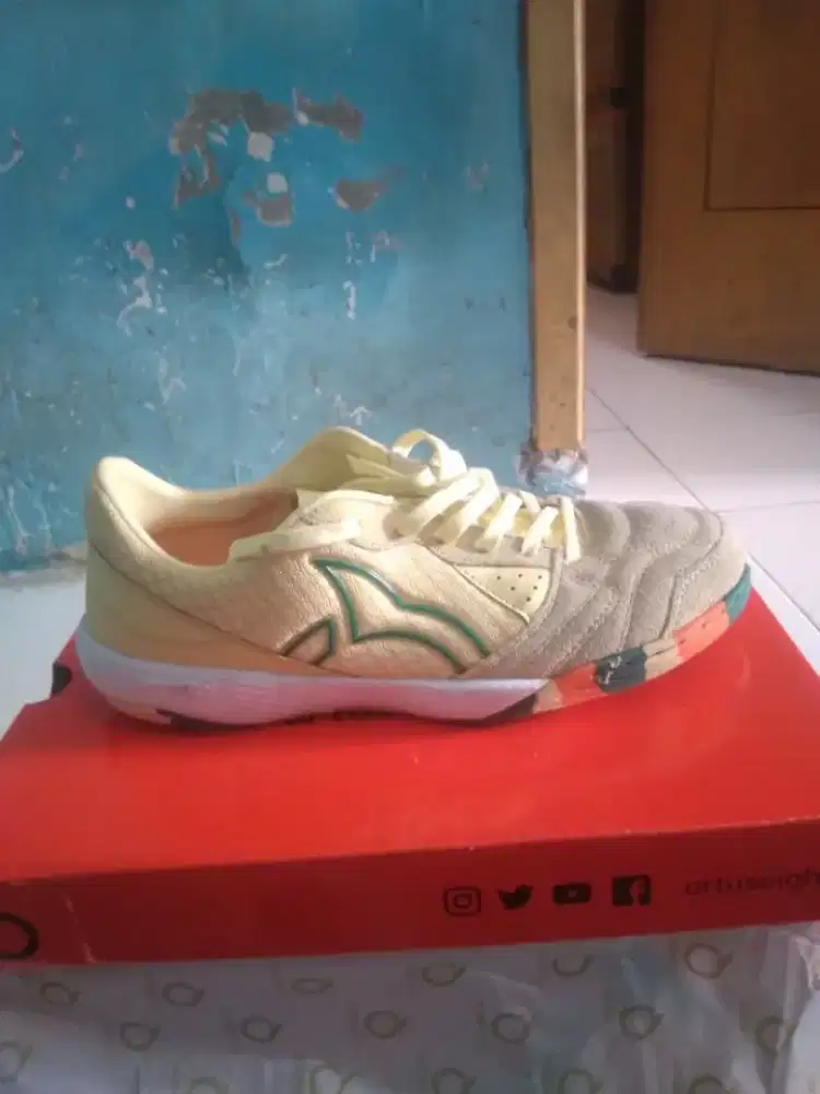 Sepatu futsal Ortuseight jogosala ascend size 39