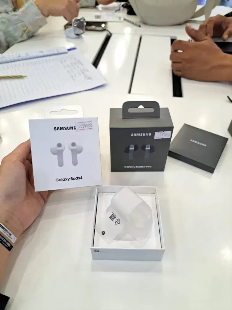 READY GALAXY BUDS 4 SERIES / GARANSI RESMI SAMSUNG / PROMO CICILAN 0%