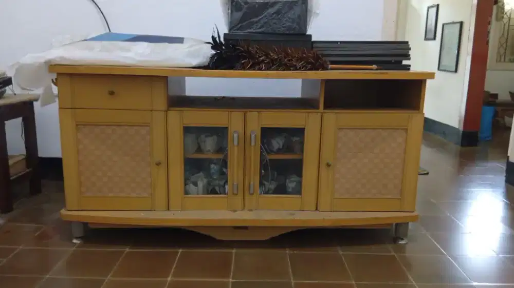 Meja lemari TV Bekas kondisi baik