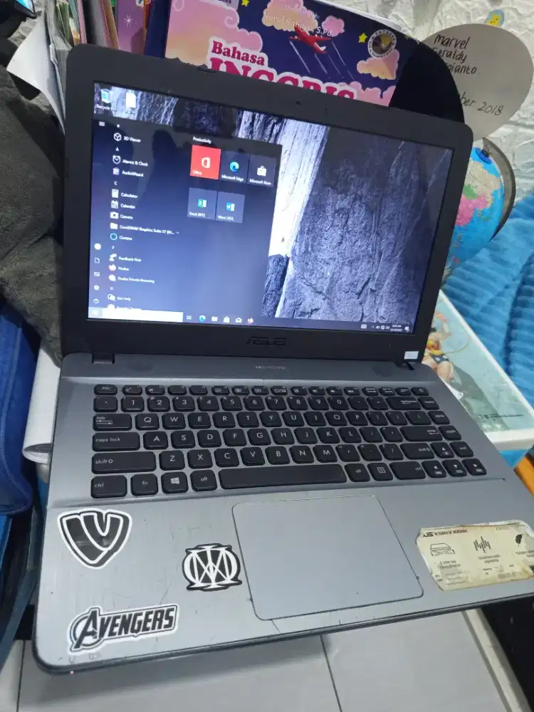 Laptop Asus X441U . Core i3 . Ram 8 gb / SSD + hardisk  .window 10