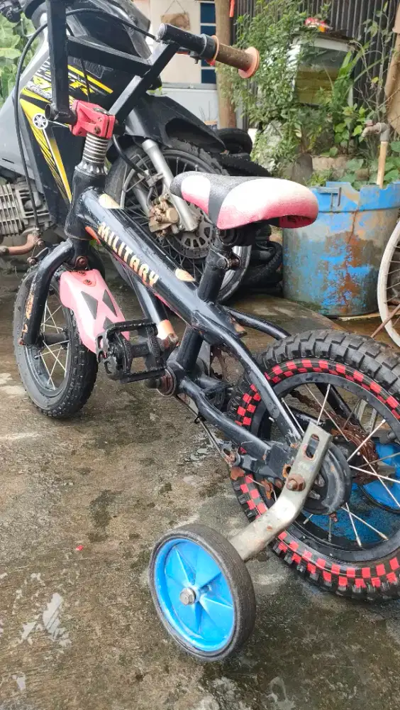 Sepeda anak r12 siap gowes batangan kuat jamin 250rb nego yg enak ya