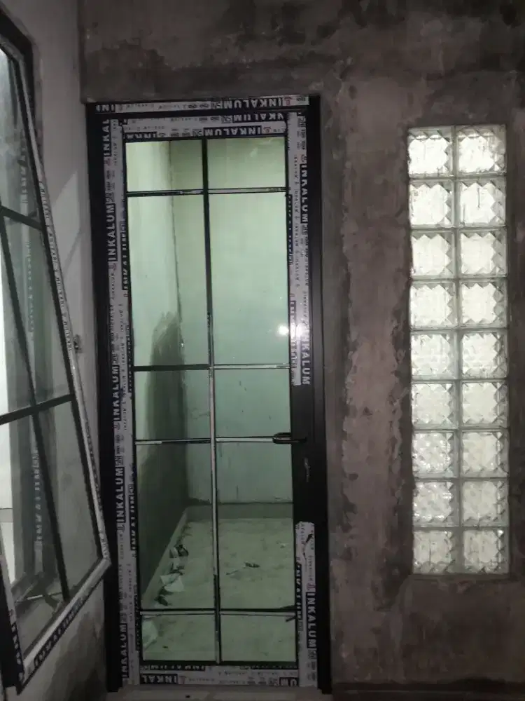Pintu alumunium dan kaca