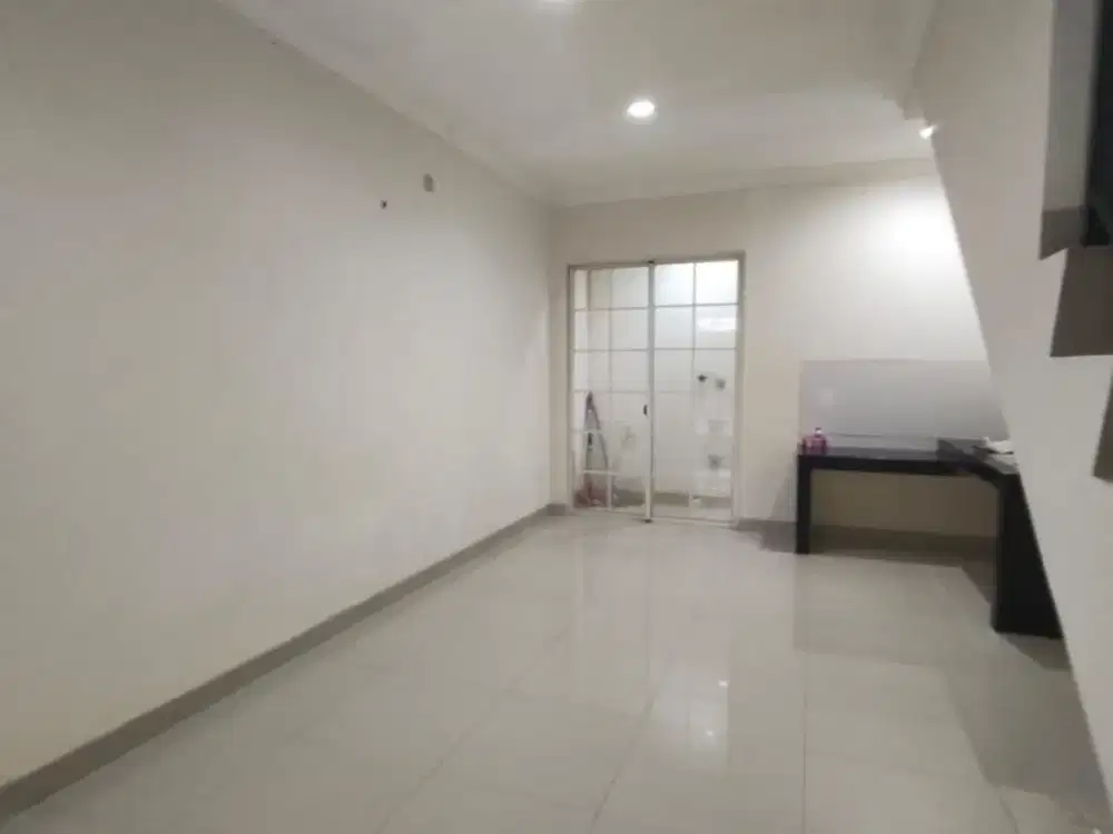 Disewakan Rumah West Europe Green Lake City Ukuran 4 x 12