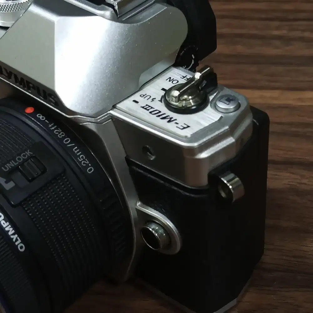 KAMERA MIRORRLESS OLYMPUS EM10 III KIT LENS MULUS MURAH