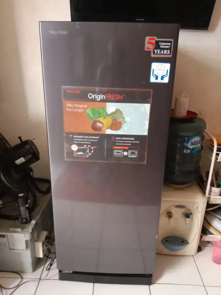 Dijual Toshiba 1pintu rak lengkap kondisi normal beku dingin bisa cod