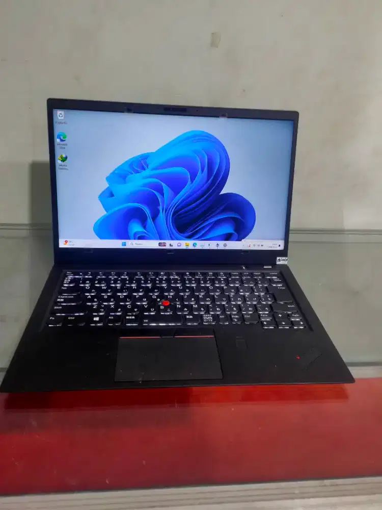 Thinkpad X1 carbon cocok design hingga game