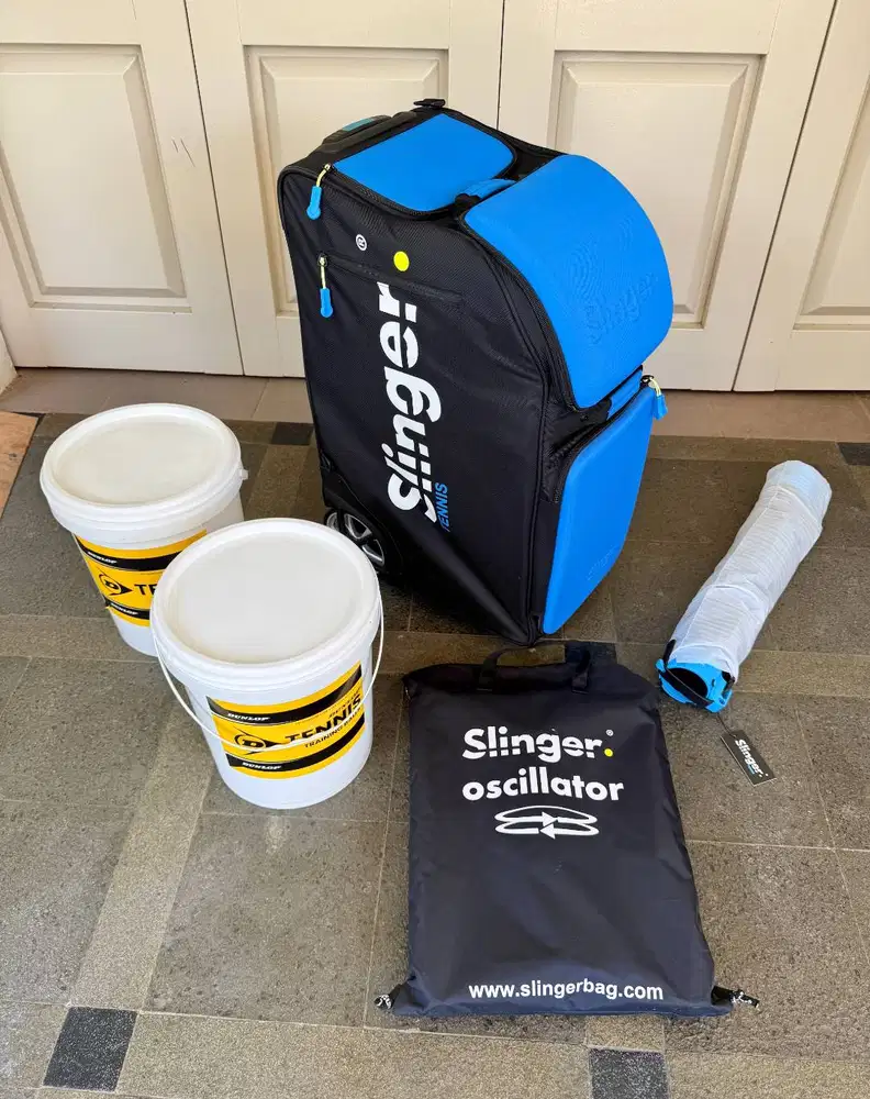 Slinger mesin bola tenis  (Slinger tennis ball machine) +