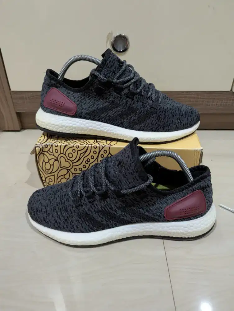 Sepatu Adidas pureboost preloved size 43