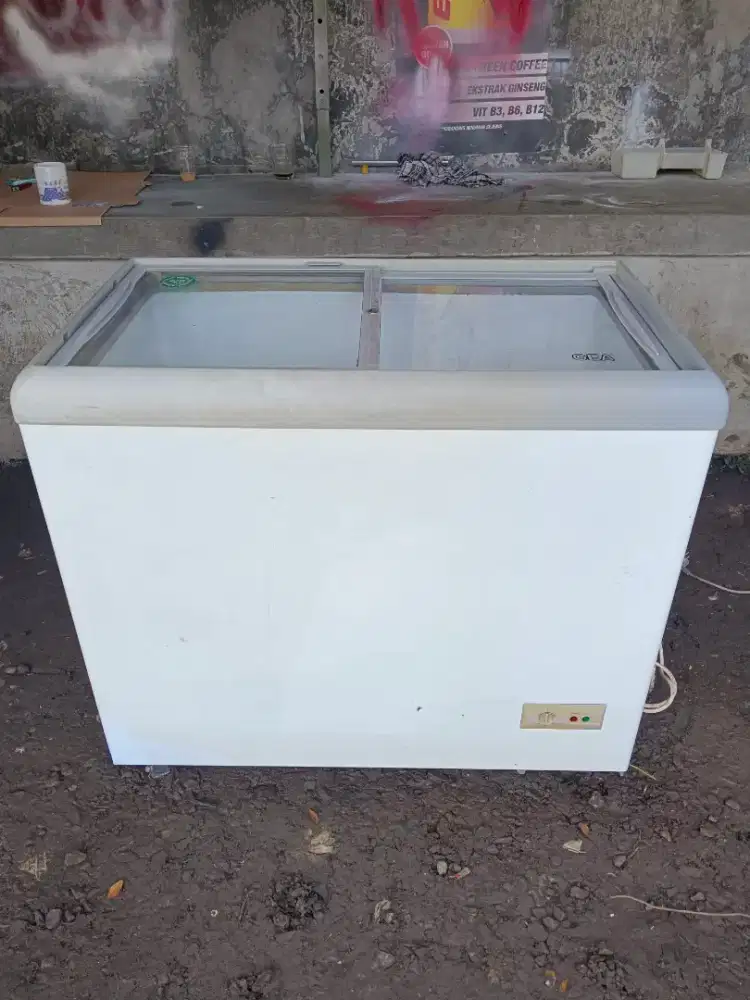 Frezer kaca GEA 200 liter