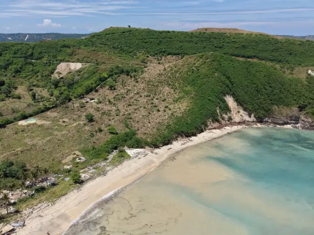 Tanah pantai di Kuta dekat Tanjung Aan